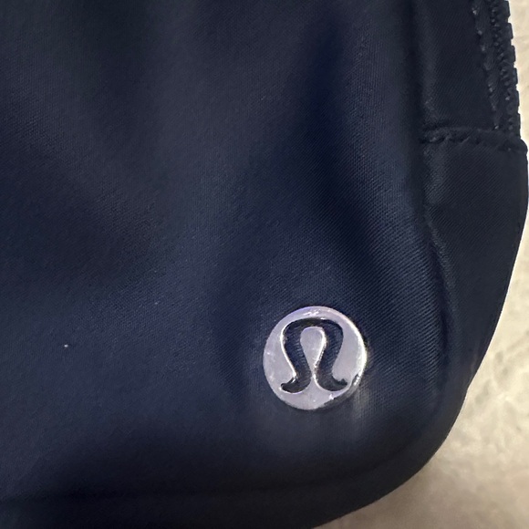 lululemon athletica Black Crossbody Bag - Picture 4 of 5